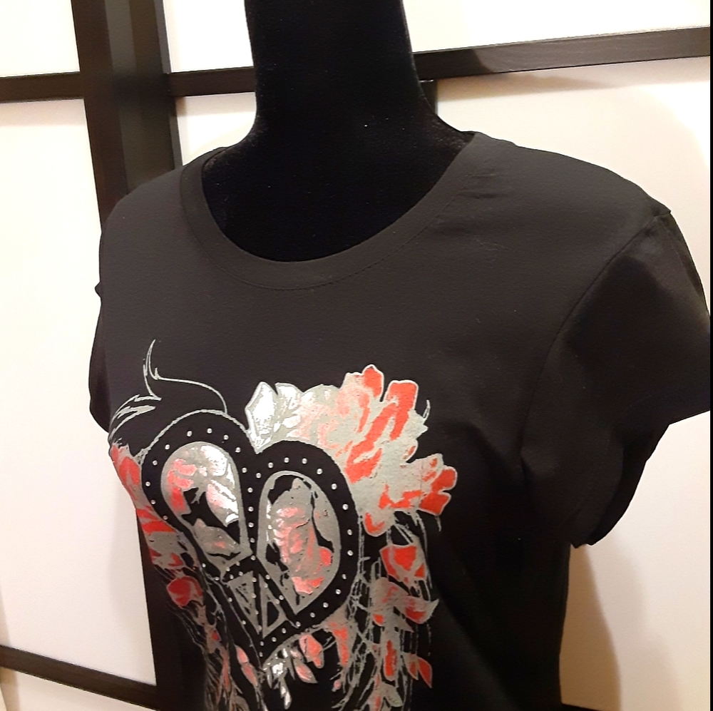 Grip graphic tee